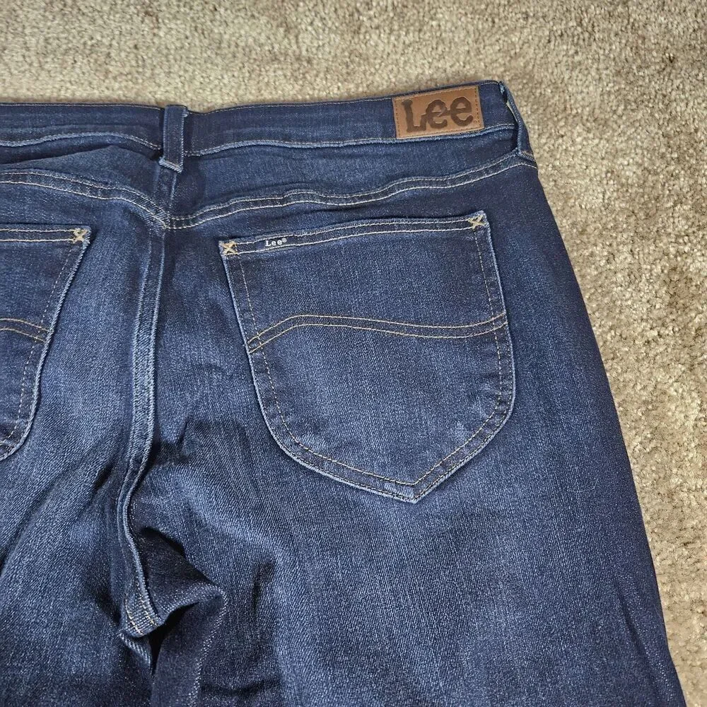 Lee Women’s Regular Fit Straight Leg Mid Rise Dark Wash Jeans Size 26 40x28